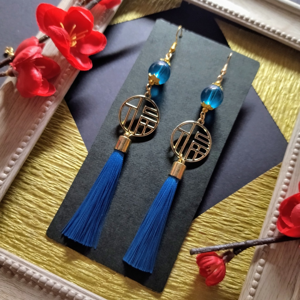 【和風】福チャームとガラス玉のピアス(イヤリング)(薄青)【チャイナ】【中華風】