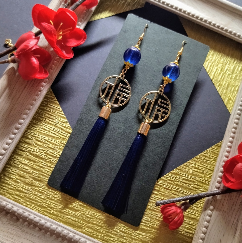 【和風】福チャームとガラス玉のピアス(イヤリング)(紺)【チャイナ】【中華風】【着物】【浴衣】