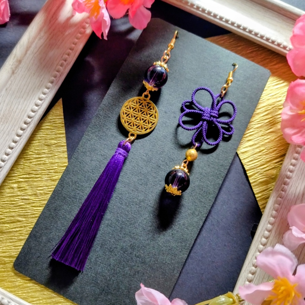 【和風】吉祥結びとガラス玉のアシンメトリーピアス(イヤリング)(色オーダー可)【推し活】【推し色】【着物】【袴】【和装】