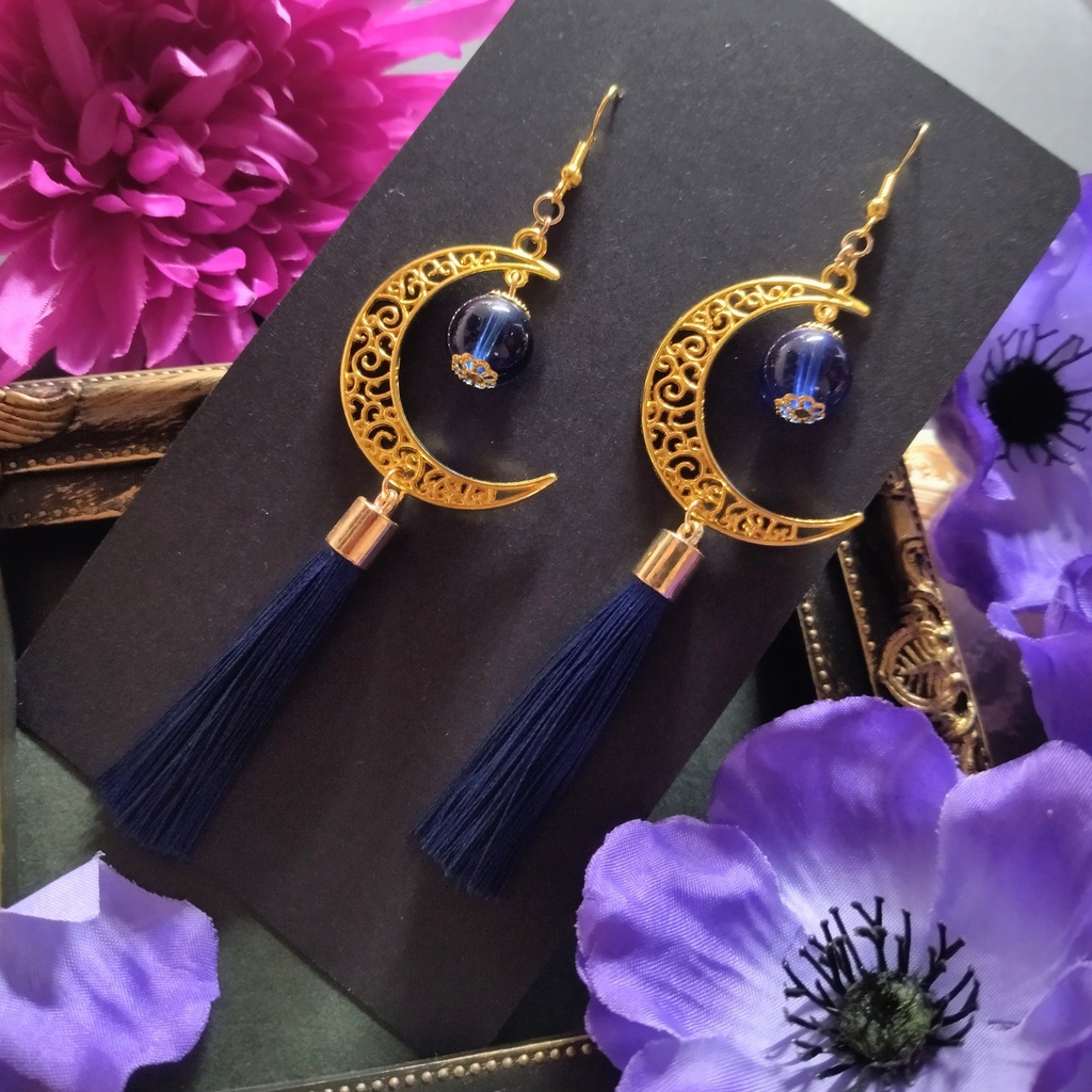 【和風】三日月とタッセルのピアス（イヤリング）（紺）【チャイナ】【中華風】【推し活】【推し色】