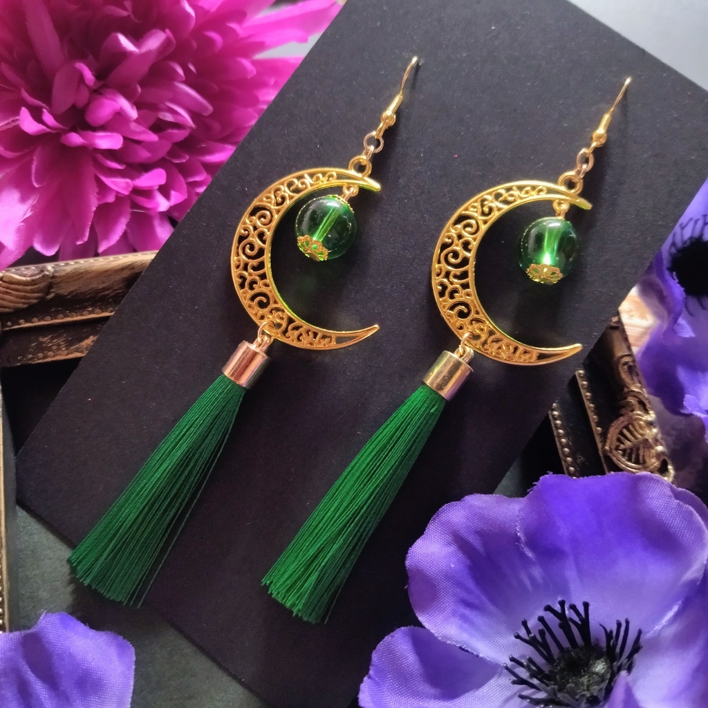【和風】三日月とタッセルのピアス(イヤリング)(緑)【中華風】【チャイナ】【着物】【袴】【推し活】【推し色】