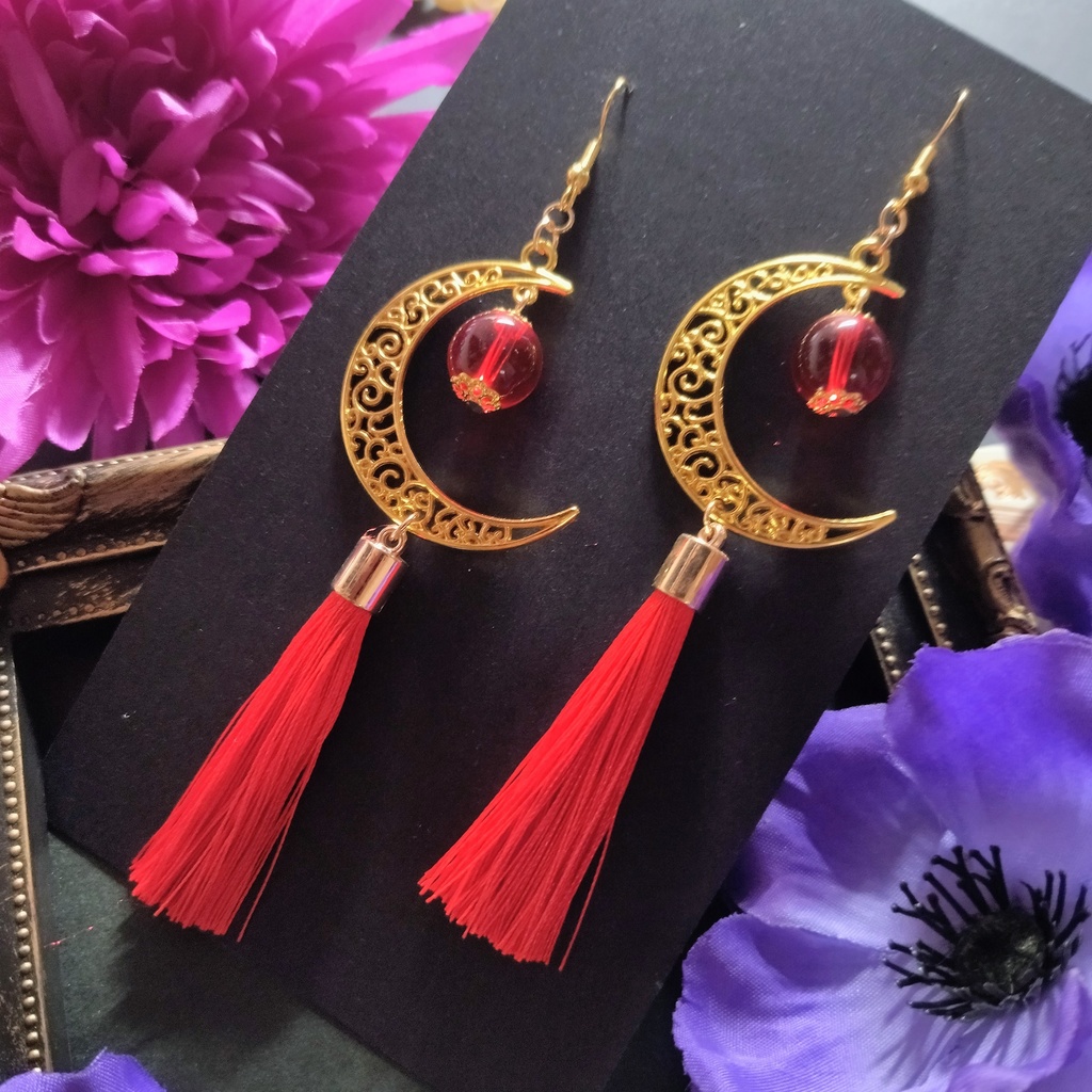 【和風】三日月とタッセルのピアス(イヤリング)(赤)【チャイナ】【中華風】【推し活】【推し色】
