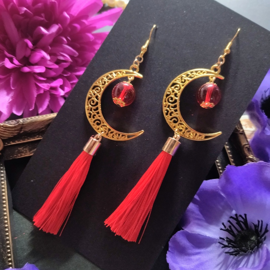 【和風】三日月とタッセルのピアス（イヤリング）（赤）【チャイナ】【中華風】【推し活】【推し色】