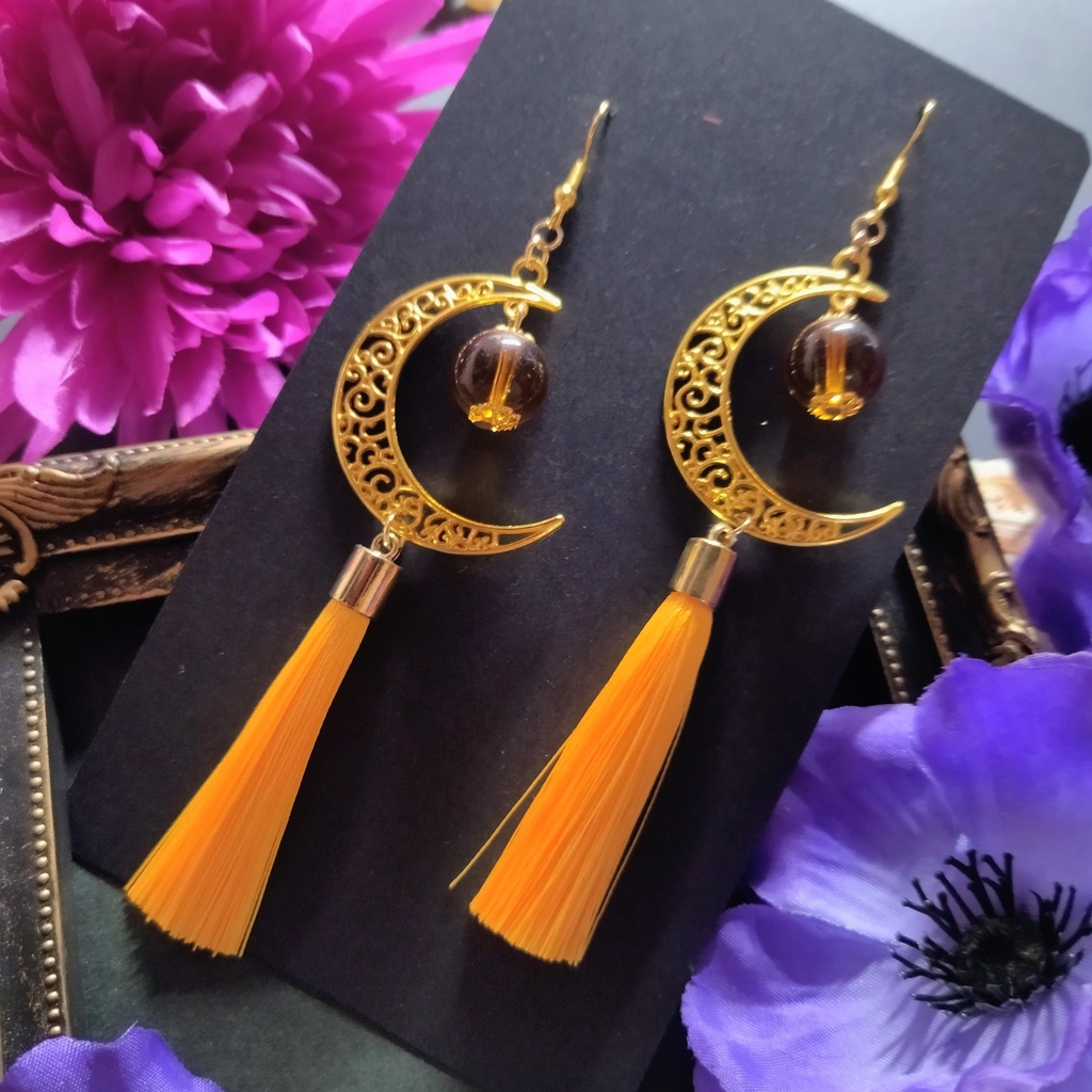 【和風】三日月とタッセルのピアス（イヤリング）（黄色）【中華風】【チャイナ】【着物】【袴】