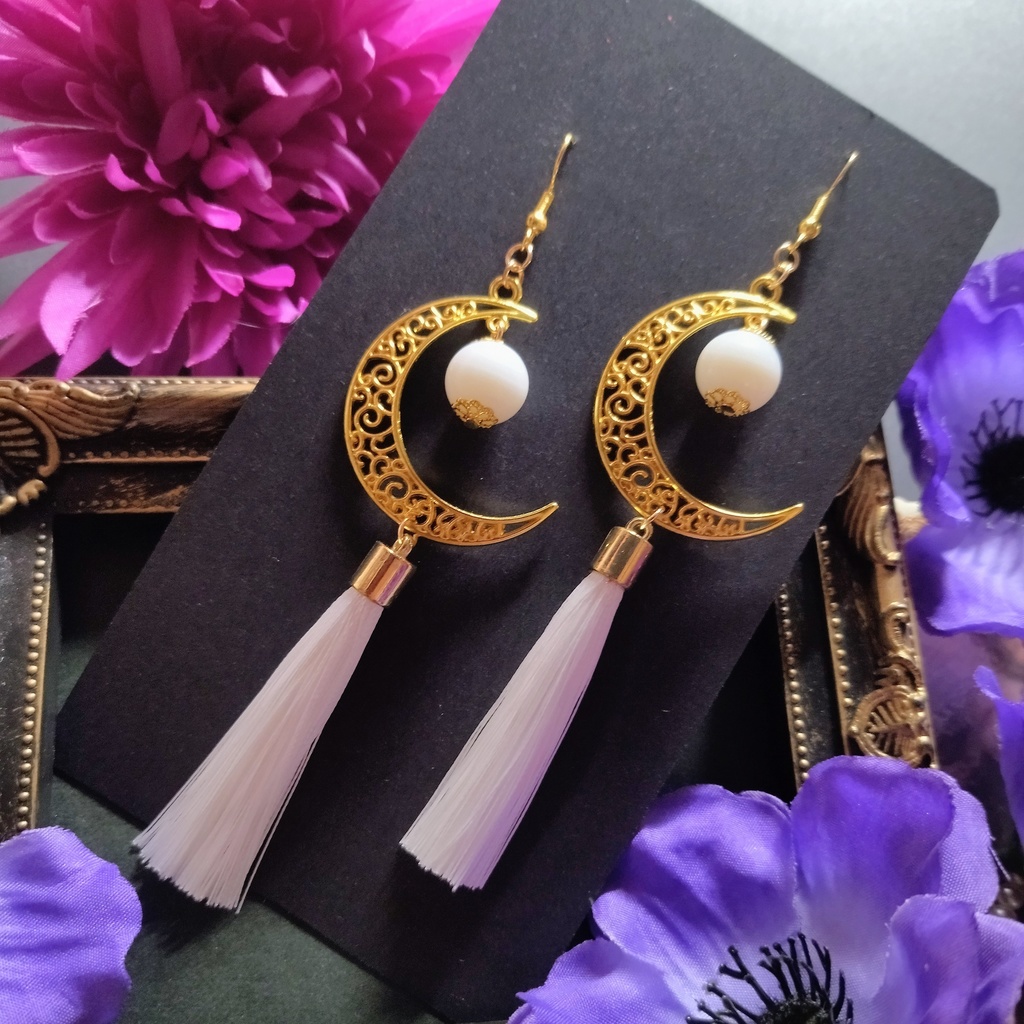 【和風】三日月とタッセルよピアス(イヤリング)(白)【チャイナ 【中華風】【推し活】【推し色】】