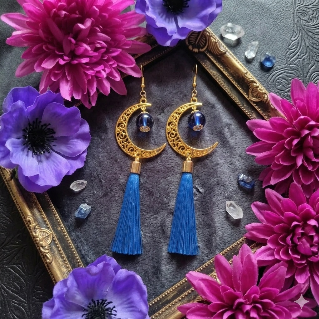 【和風】三日月とタッセルのピアス(イヤリング)(薄青)【チャイナ】【中華風】【着物】【袴】