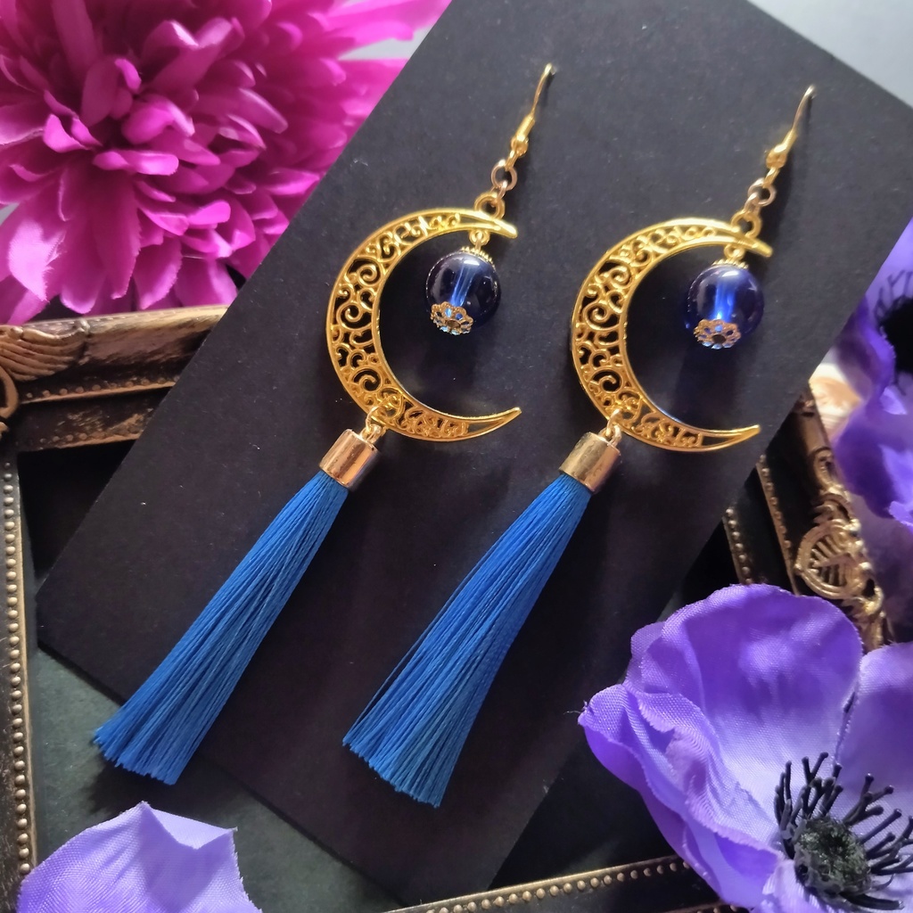【和風】三日月とタッセルのピアス（イヤリング）（薄青）【チャイナ】【中華風】【着物】【袴】