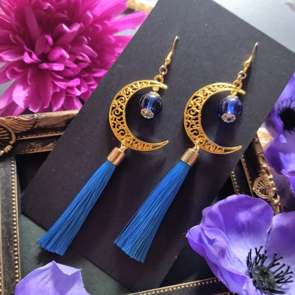 【和風】三日月とタッセルのピアス(イヤリング)(薄青)【チャイナ】【中華風】【着物】【袴】