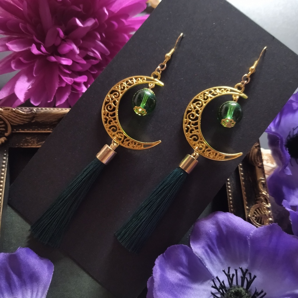 【和風】三日月とタッセルのピアス(イヤリング)(深緑)【着物】【袴】【推し活】【中華風】【チャイナ】