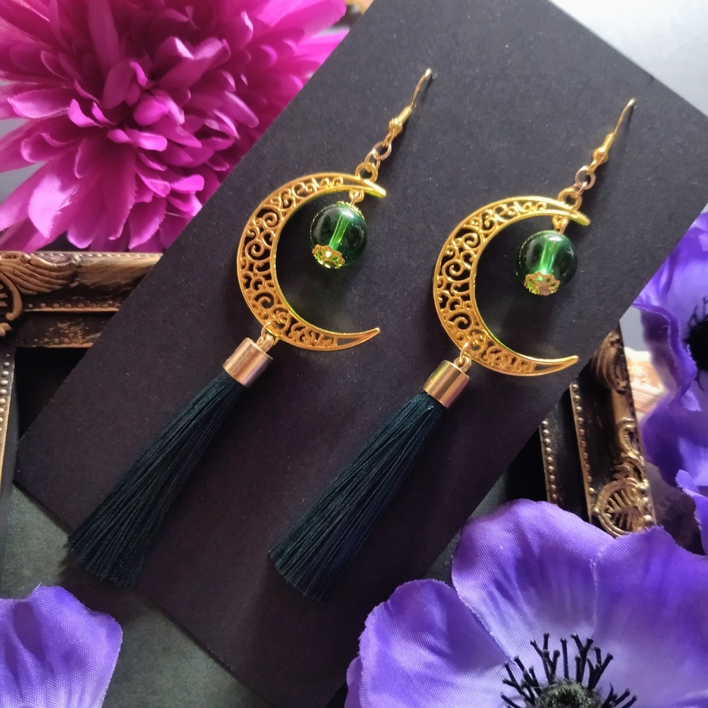 【和風】三日月とタッセルのピアス（イヤリング）（深緑）【着物】【袴】【推し活】【中華風】【チャイナ】