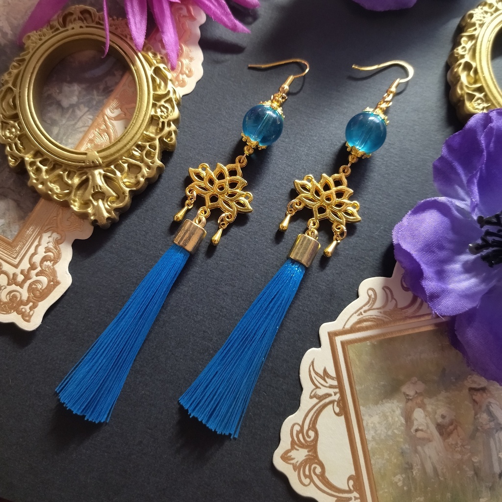 【色オーダー可】蓮の花とタッセルのピアス②(イヤリング)薄青 和風 チャイナ 中華風 和装 着物 推し色 推し活