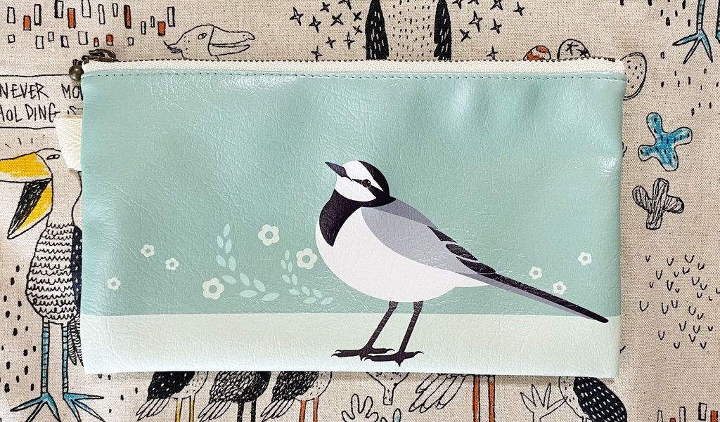 セキレイのポーチ