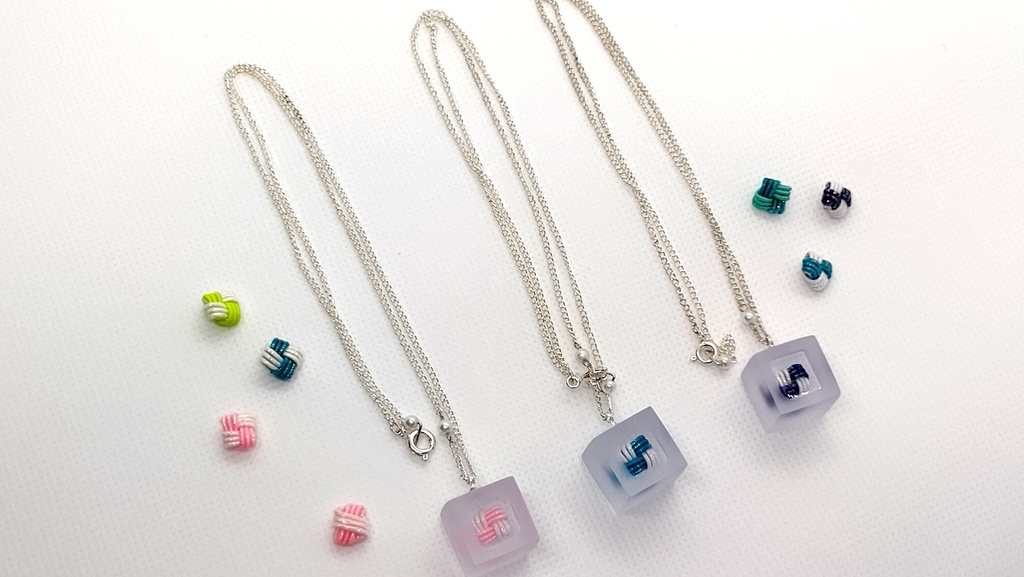 キューブネックレス 水引とレジン