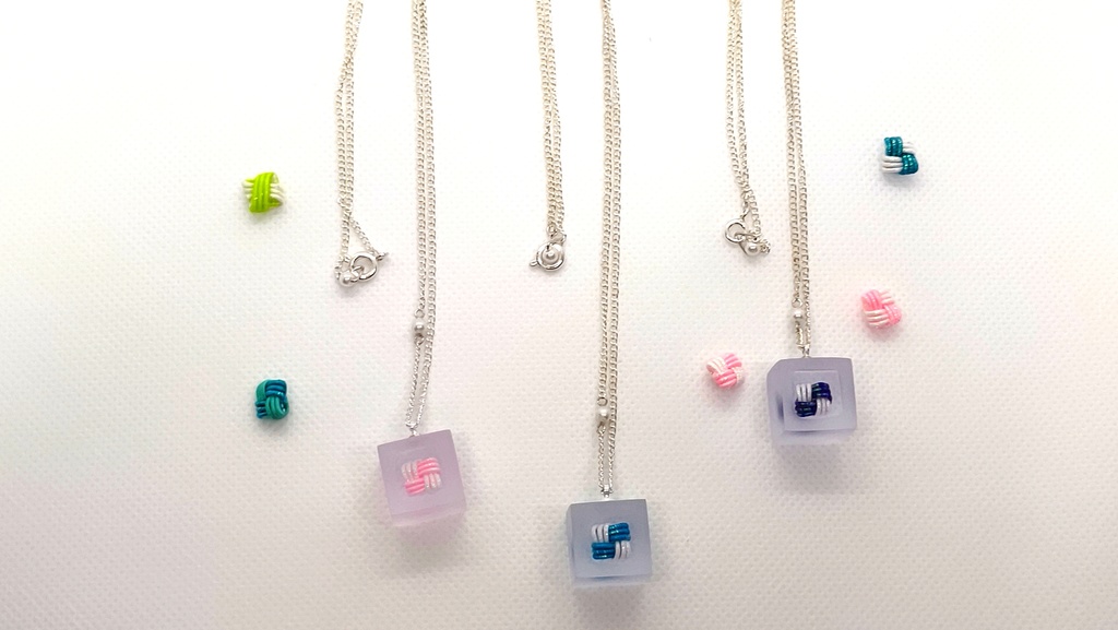 キューブネックレス　水引とレジン