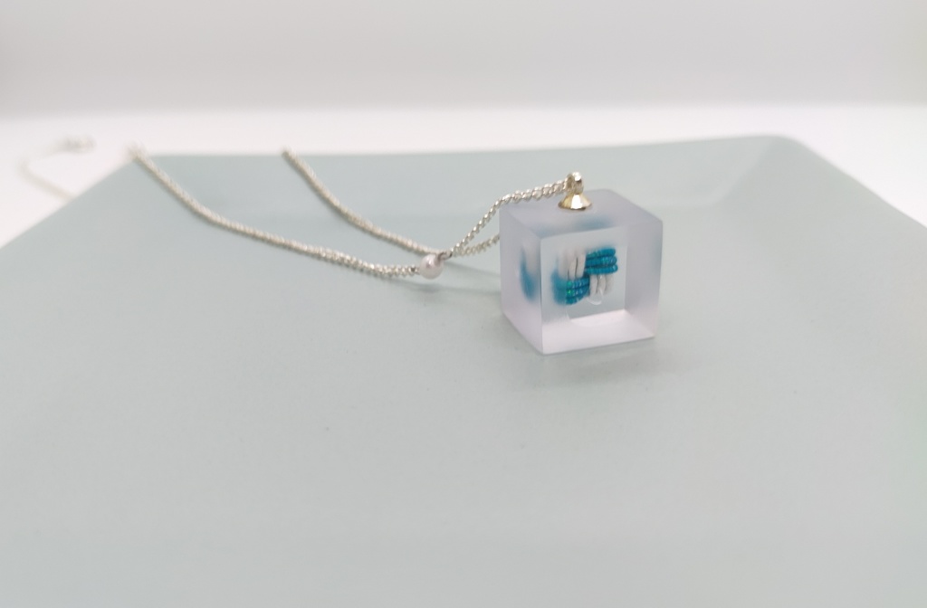 キューブネックレス 水引とレジン