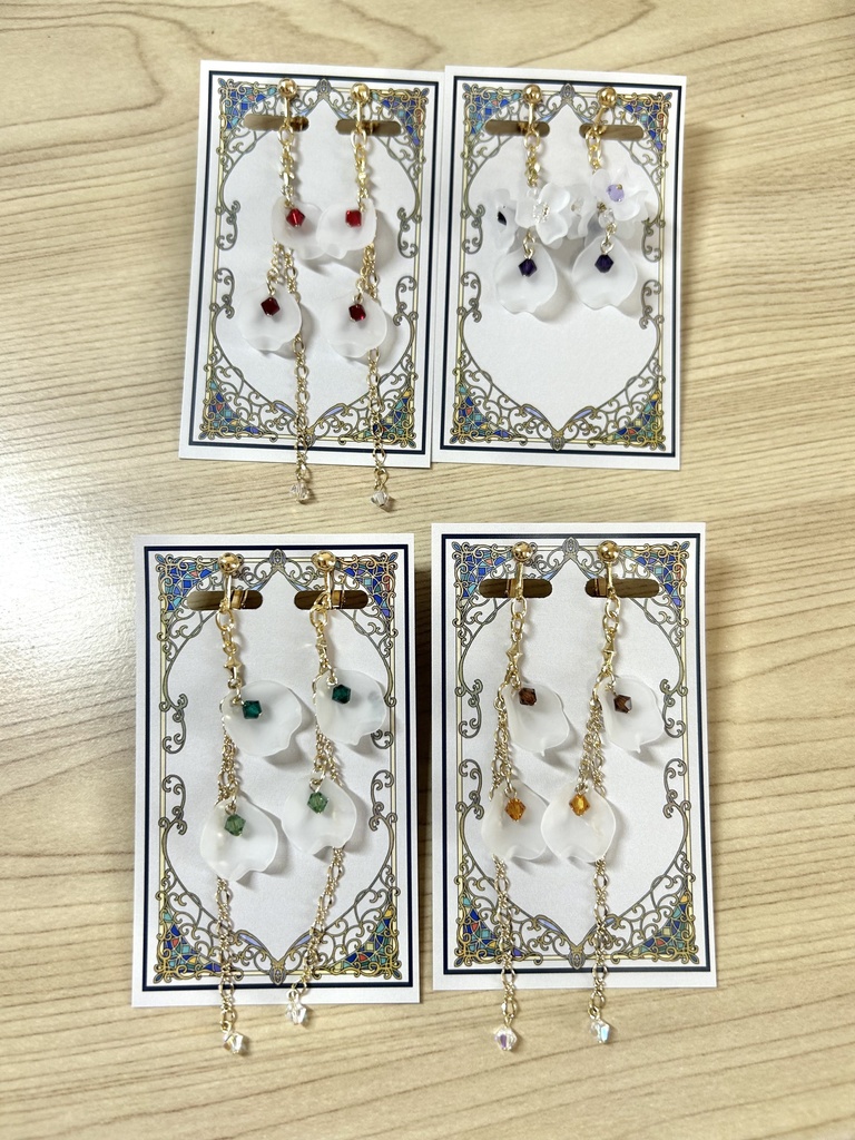 白衣の花びらイヤリング/ピアス【Mitsugi・紫】