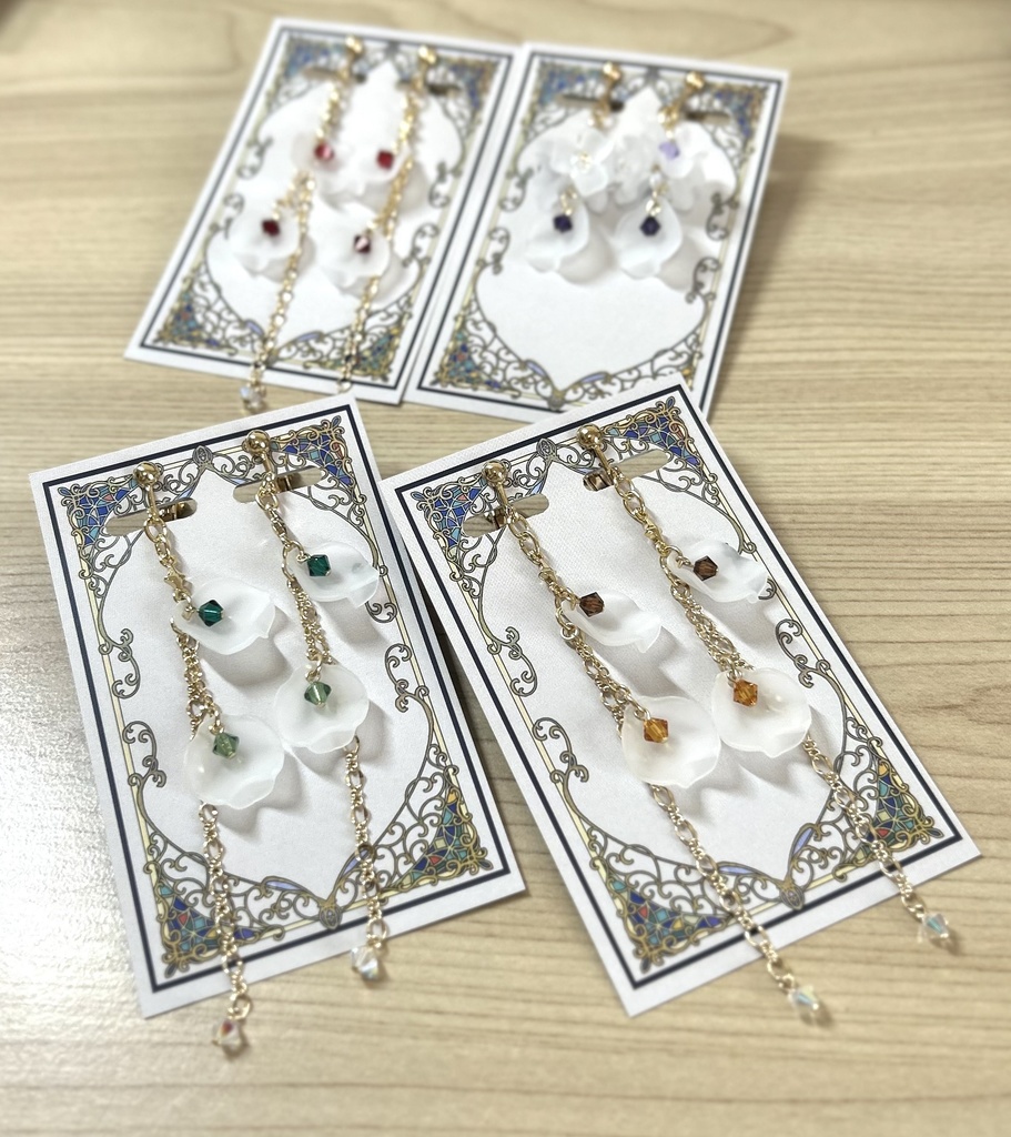 白衣の花びらイヤリング/ピアス【Mitsugi・紫】