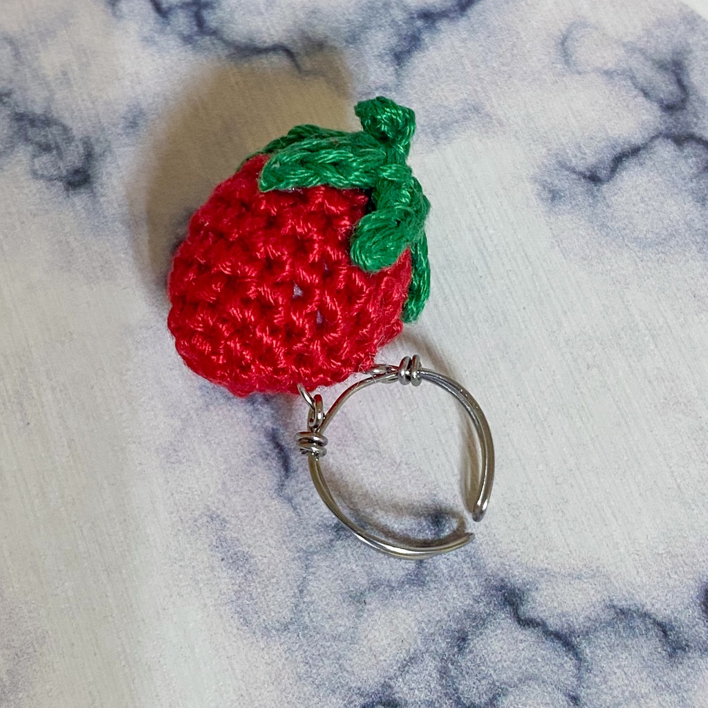 【ぬい用】いちごの手持ちリング 🍓 ぬい活・写真撮影に