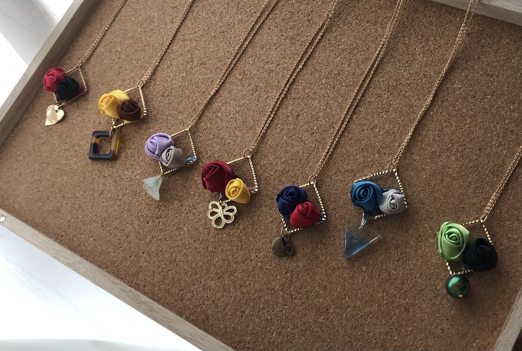 ツイステ各寮イメージネックレス