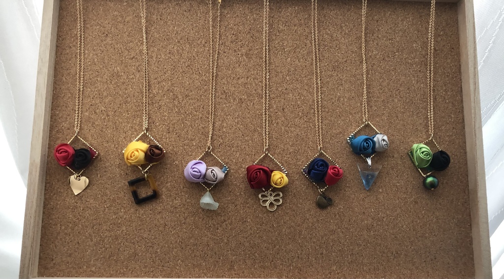 ツイステ各寮イメージネックレス