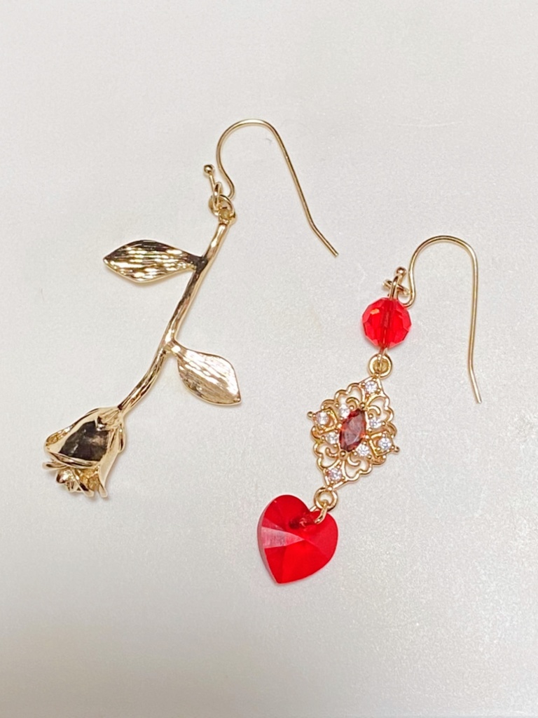 リドル・ローズハートイメージピアス（イヤリング)