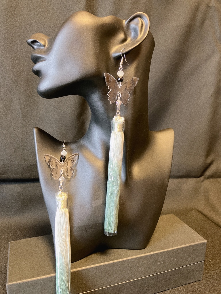 妖古耳飾り【呪符蝶】