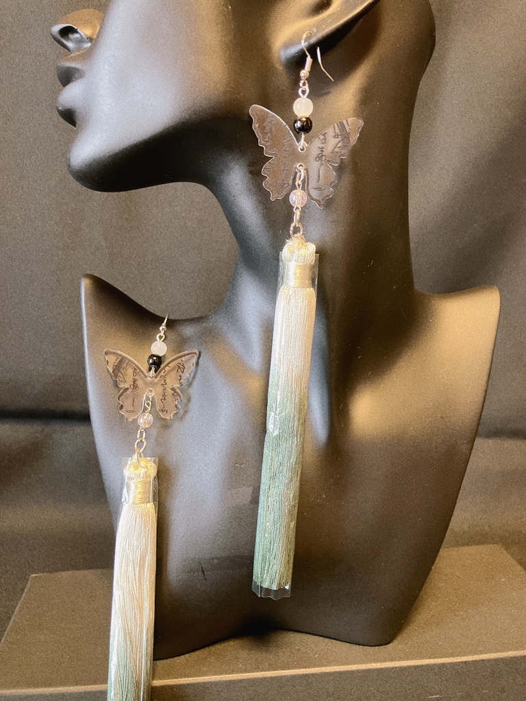 妖古耳飾り【呪符蝶】