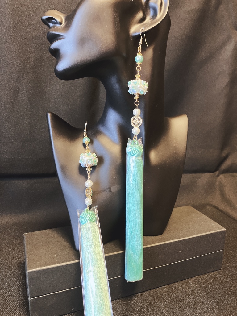 妖古耳飾り【翠華玉タッセル】