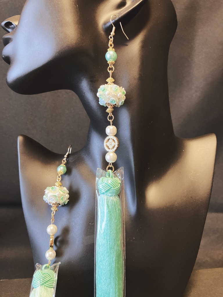 妖古耳飾り【翠華玉タッセル】