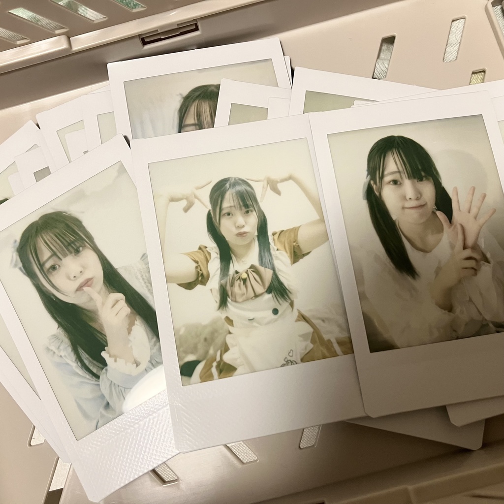 色薄いけど(色あせてる？)捨てるの勿体ないチェキ