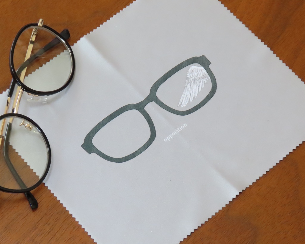 視界の端にいる眼鏡拭き