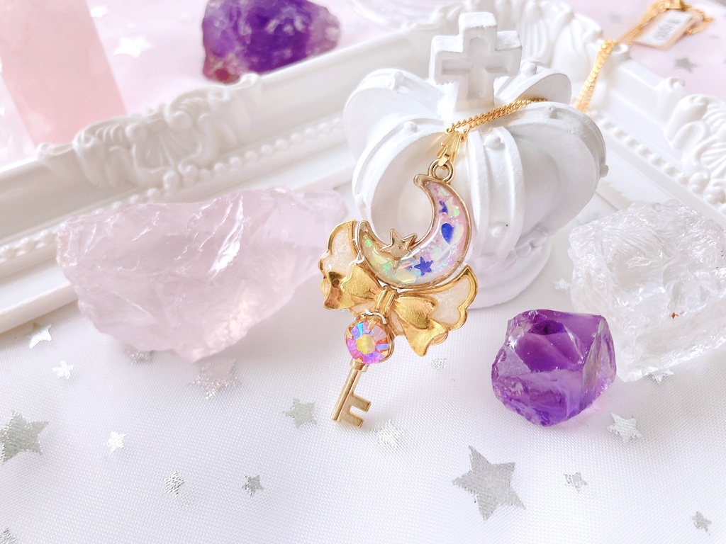 ゆめかわ 天使 月の鍵のネックレス ミルキー レインボー