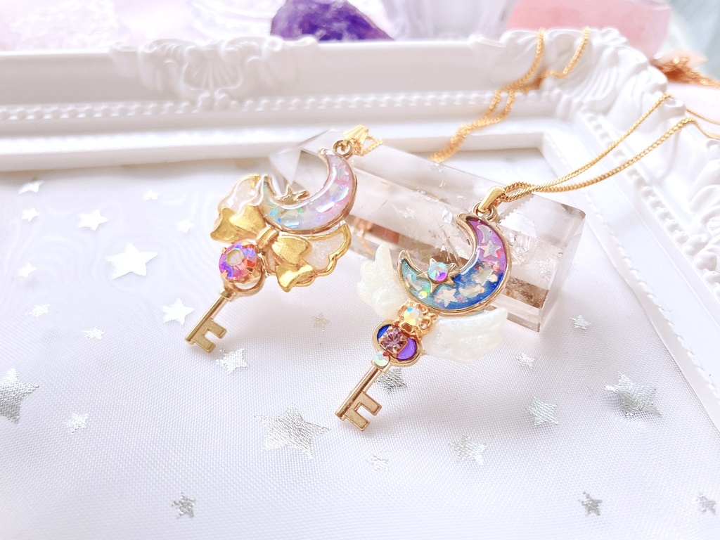 ゆめかわ 天使 月の鍵のネックレス ミルキー レインボー