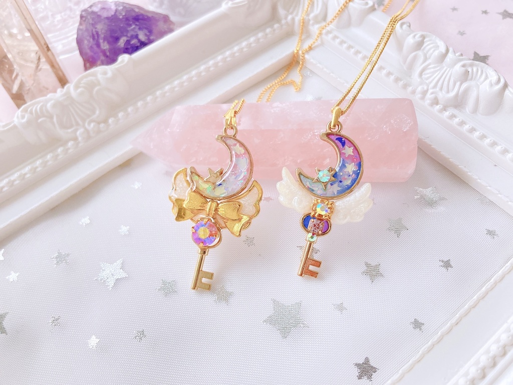 ゆめかわ 天使 月の鍵のネックレス ミルキー レインボー