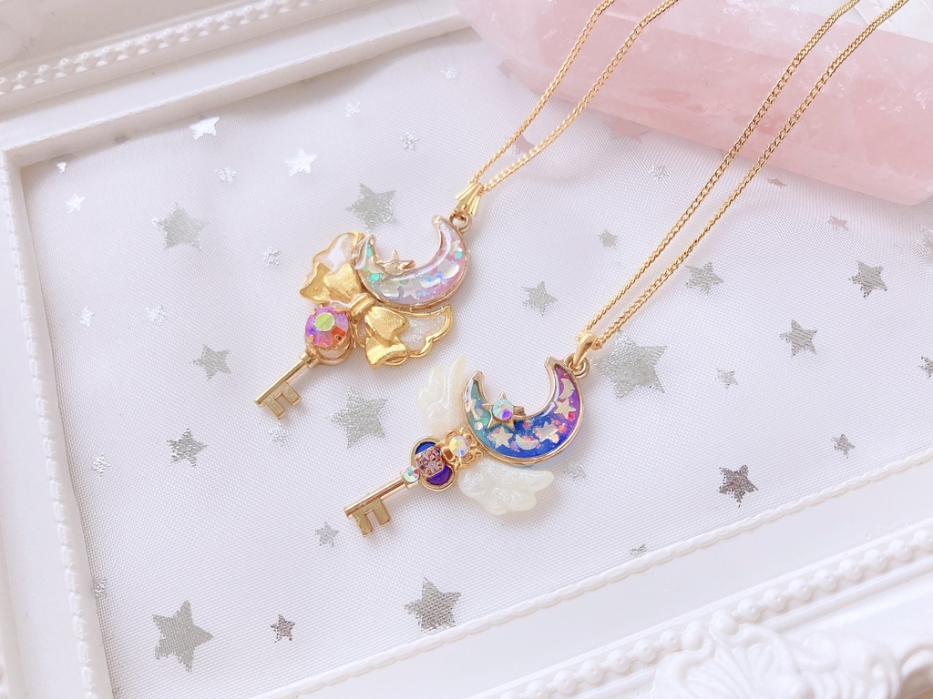 ゆめかわ 天使 月の鍵のネックレス ミルキー レインボー