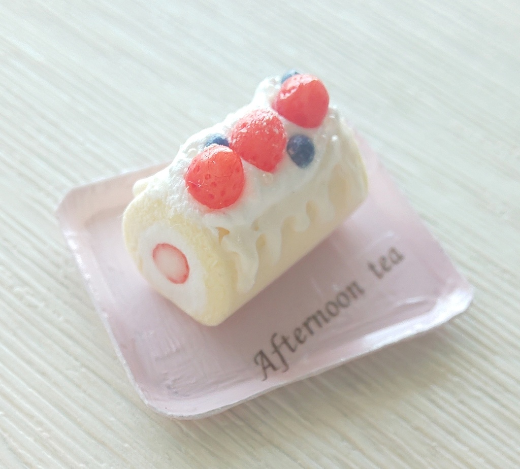 いちごロールケーキ