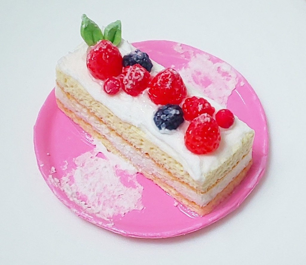 トリプルベリーケーキ