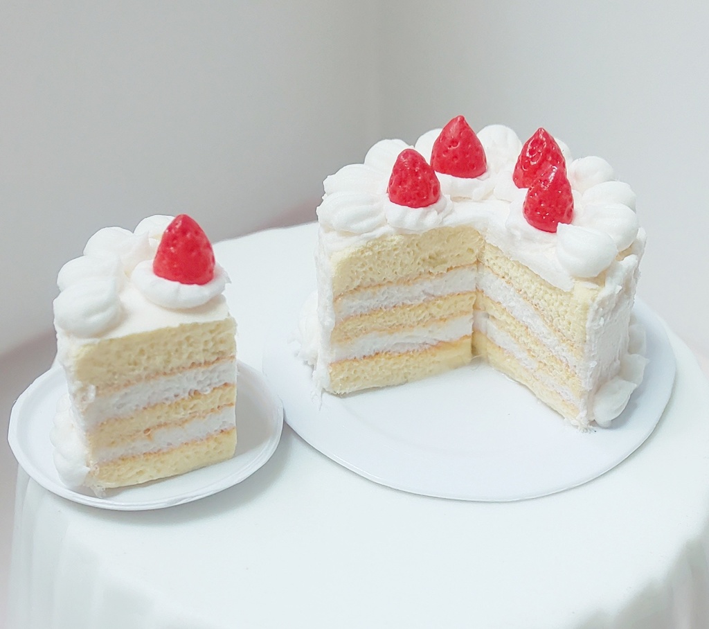 ミニチュアスイーツ♡ベリーのショートケーキ♡いちご♡ケーキ♡樹脂