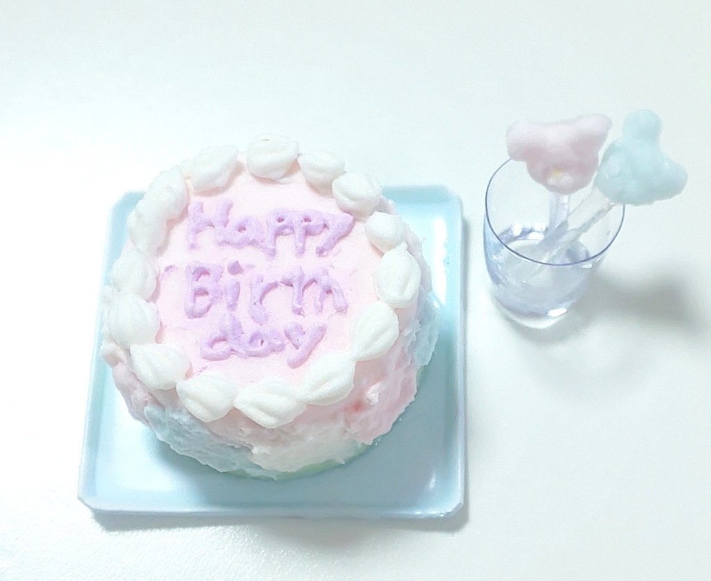 センイルケーキと棒つきキャンディ