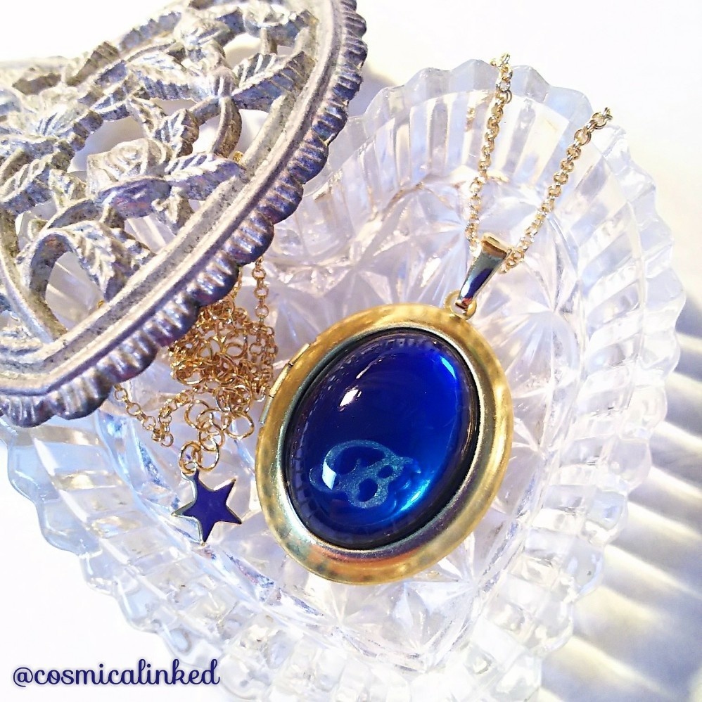 バーボンのループタイモチーフロケットペンダント Cosmicalinked Booth