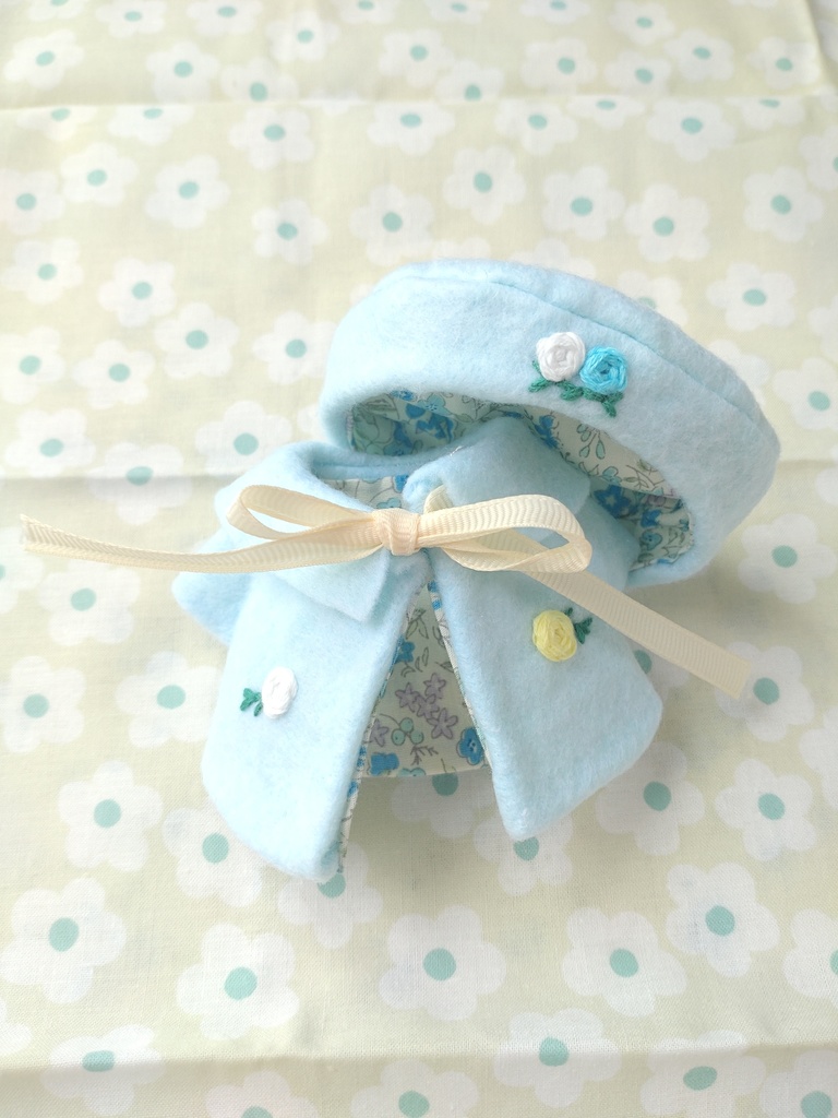 薔薇の刺繍のベレー帽とコートのセット〈水色〉