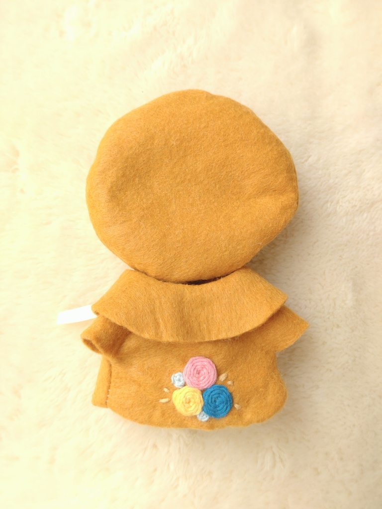 薔薇の刺繍のコートとベレー帽のセット《マスタードイエロー》