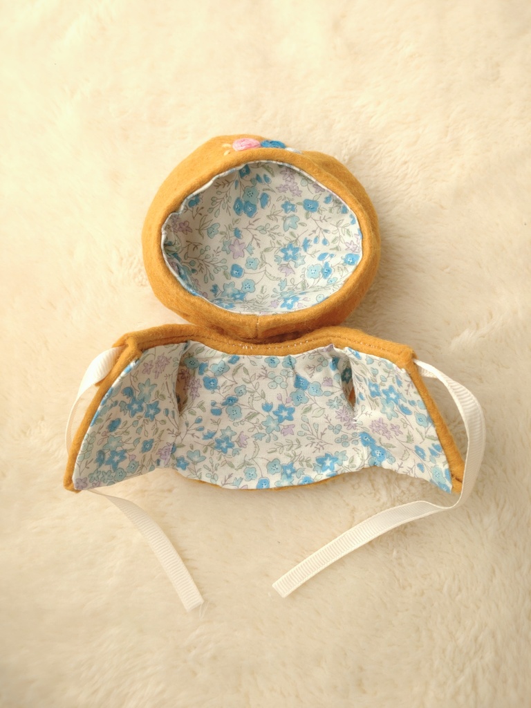 薔薇の刺繍のコートとベレー帽のセット《マスタードイエロー》