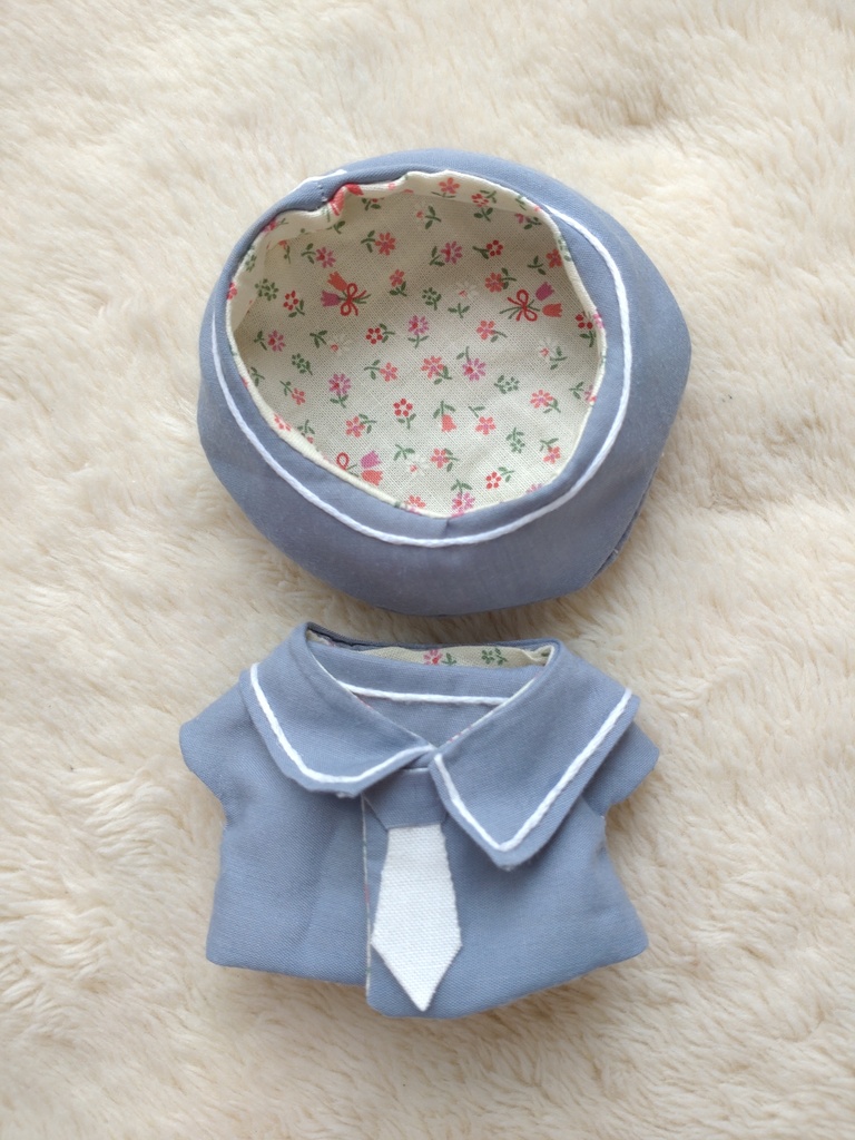 セーラー服と帽子のセット