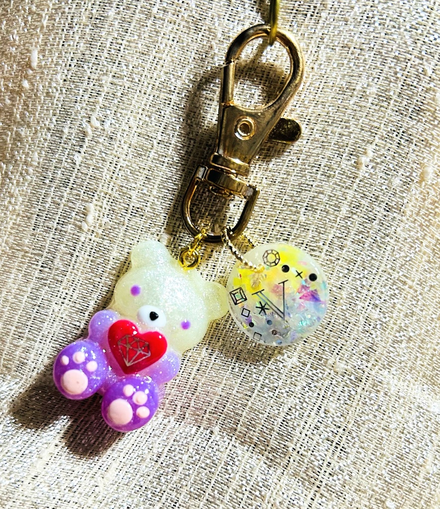 【ツイステッドワンダーランド】ヴィルモチーフキーホルダー　レジン