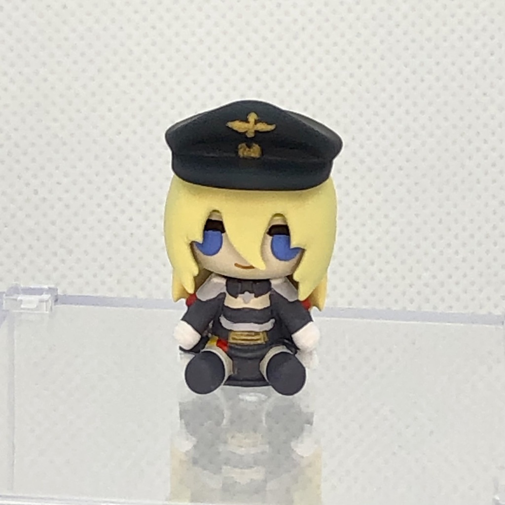 ぬいぐるみ風フィギュア アズールレーン ビスマルク