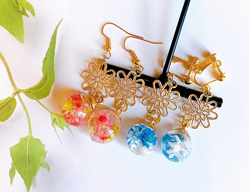 フラワーモチーフ耳飾り（イヤリング・ピアス変更可）