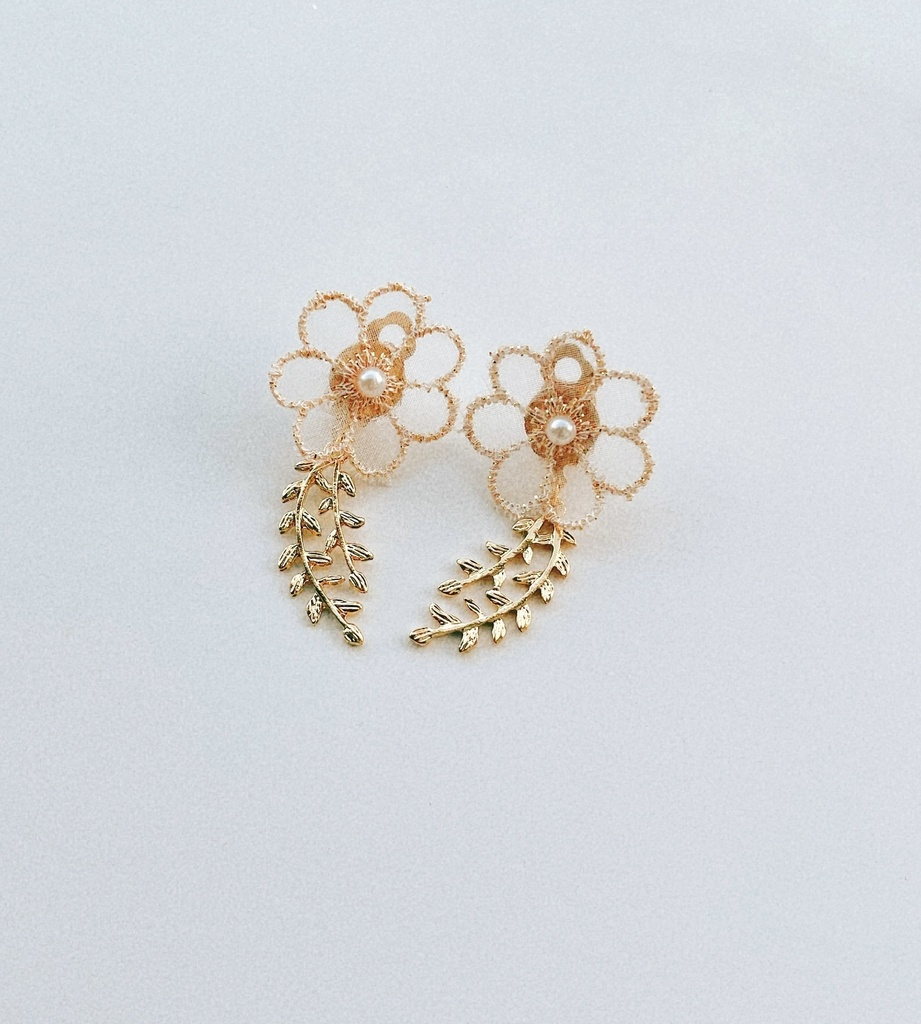 刺繍レースのお花アクセサリー