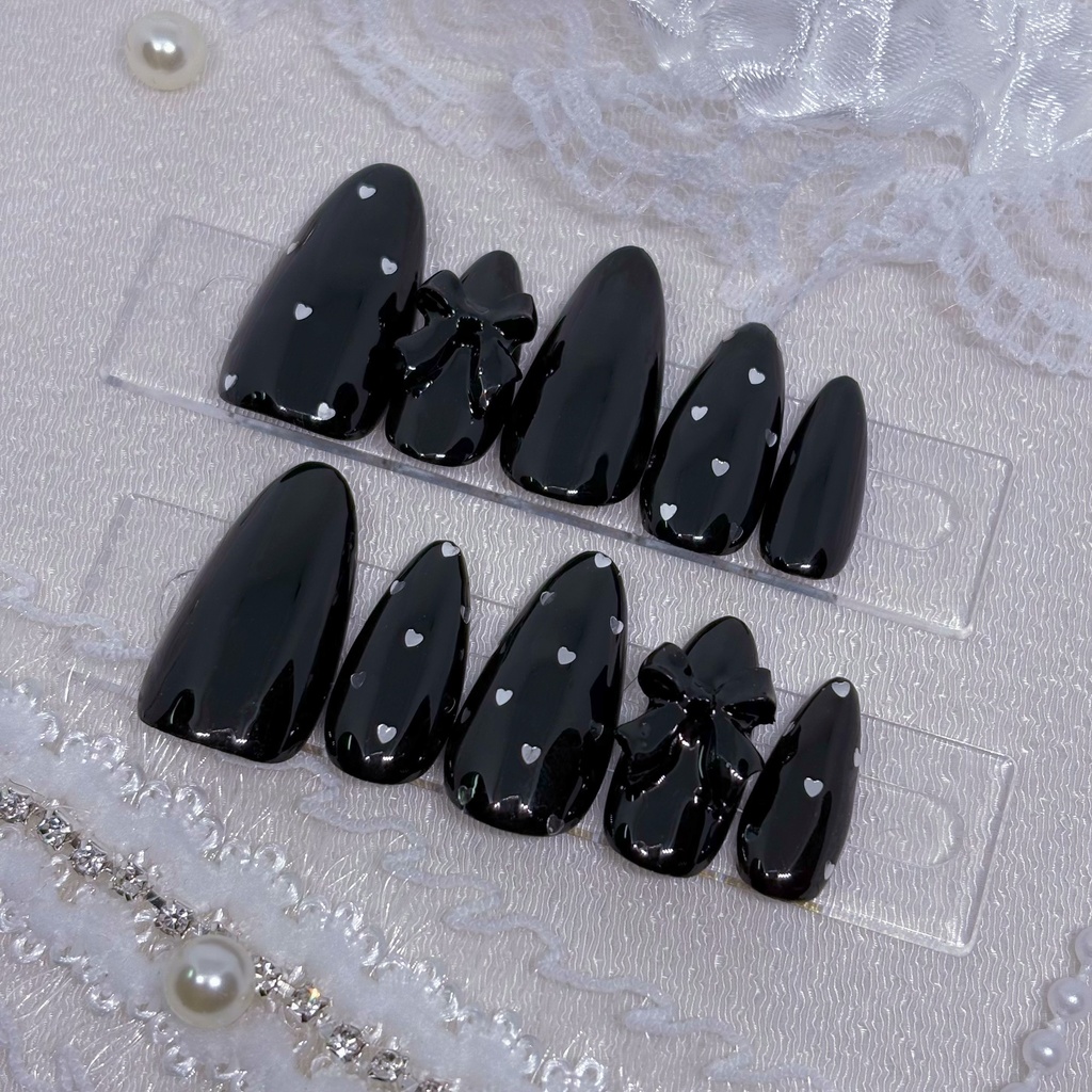 【No.8】ネイルチップオーダー ブラックリボン ハートホロネイルチップ