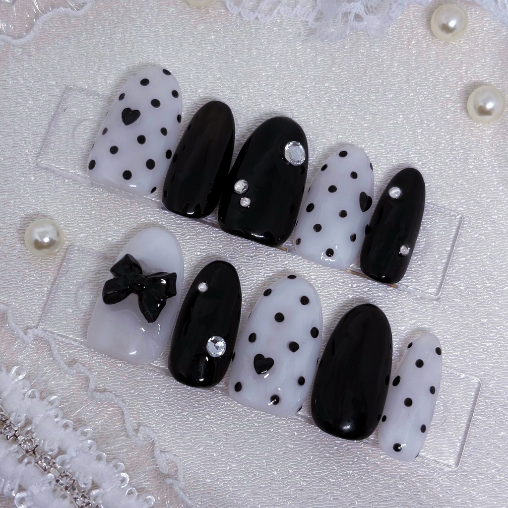 【No.10】ネイルチップオーダー ブラック ハートホロ ドットネイルチップ